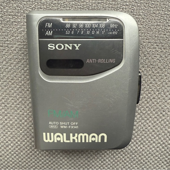 Sony Other - Sony Silver Portable FM/AM Walkman